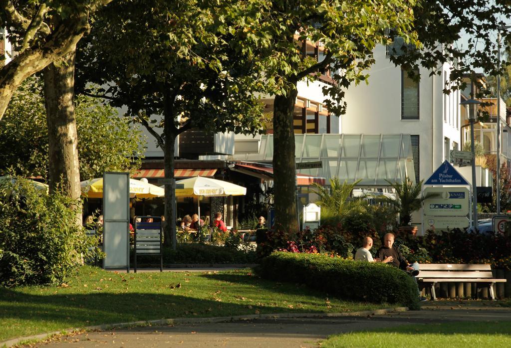 Hotel Knaus Am Hafen 울딘겐물호펜 외부 사진