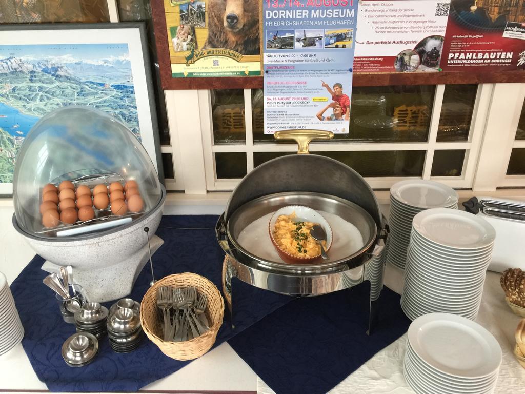 Hotel Knaus Am Hafen 울딘겐물호펜 외부 사진