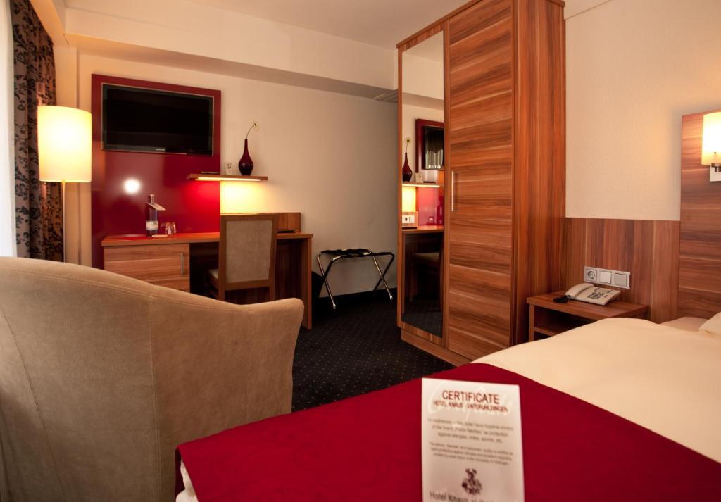 Hotel Knaus Am Hafen 울딘겐물호펜 외부 사진