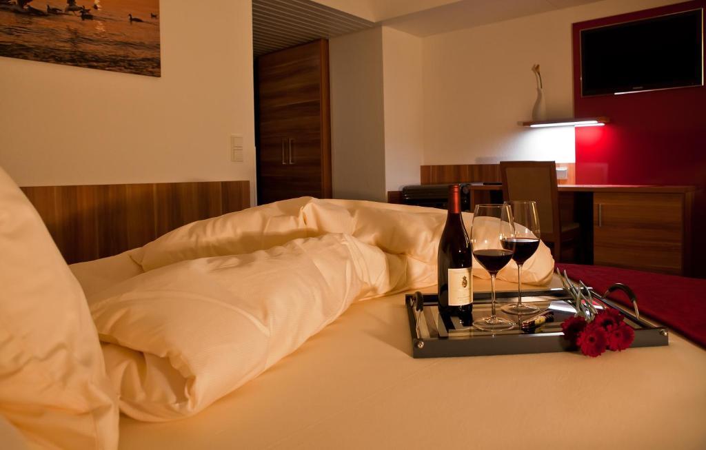 Hotel Knaus Am Hafen 울딘겐물호펜 객실 사진