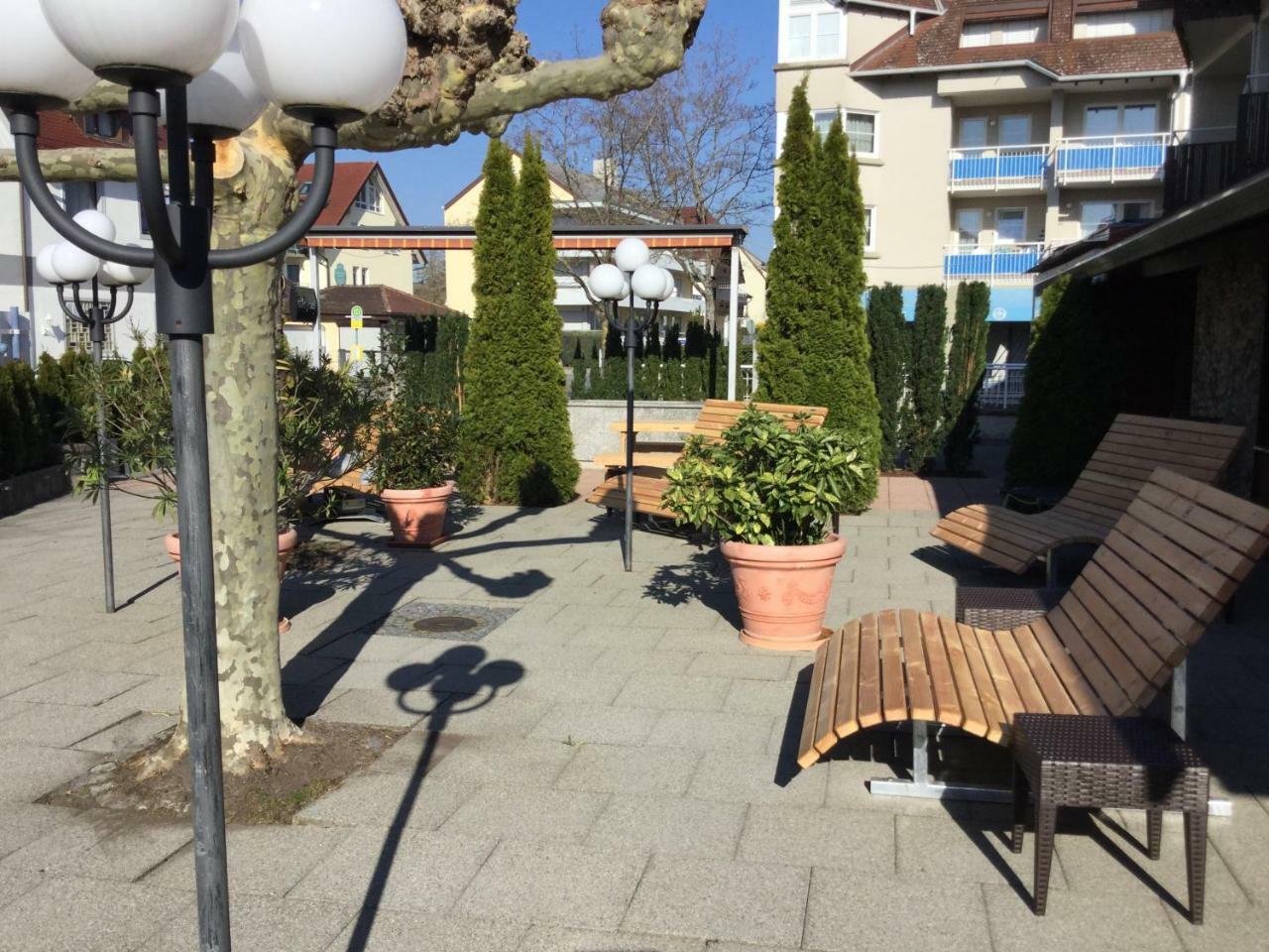 Hotel Knaus Am Hafen 울딘겐물호펜 외부 사진
