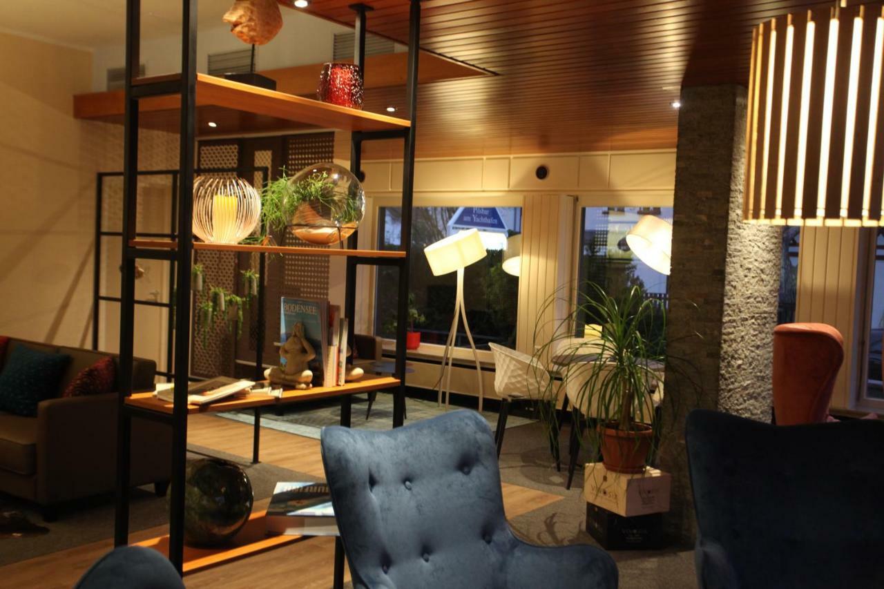 Hotel Knaus Am Hafen 울딘겐물호펜 외부 사진
