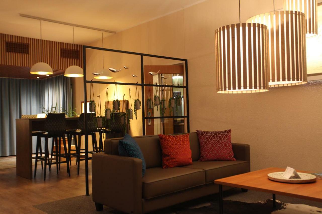 Hotel Knaus Am Hafen 울딘겐물호펜 외부 사진