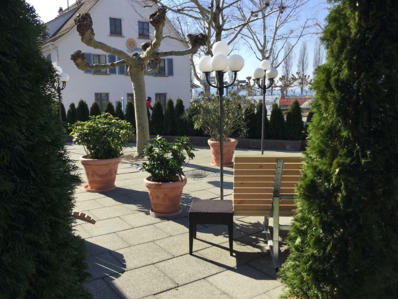 Hotel Knaus Am Hafen 울딘겐물호펜 외부 사진