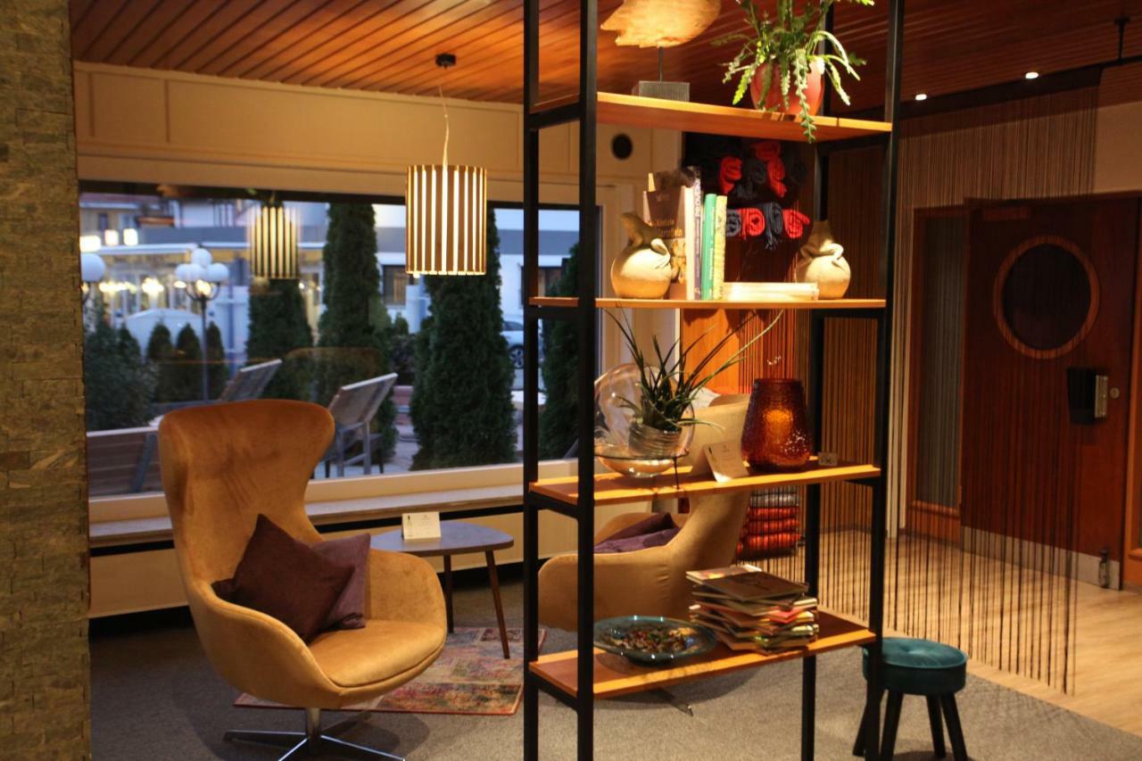 Hotel Knaus Am Hafen 울딘겐물호펜 외부 사진
