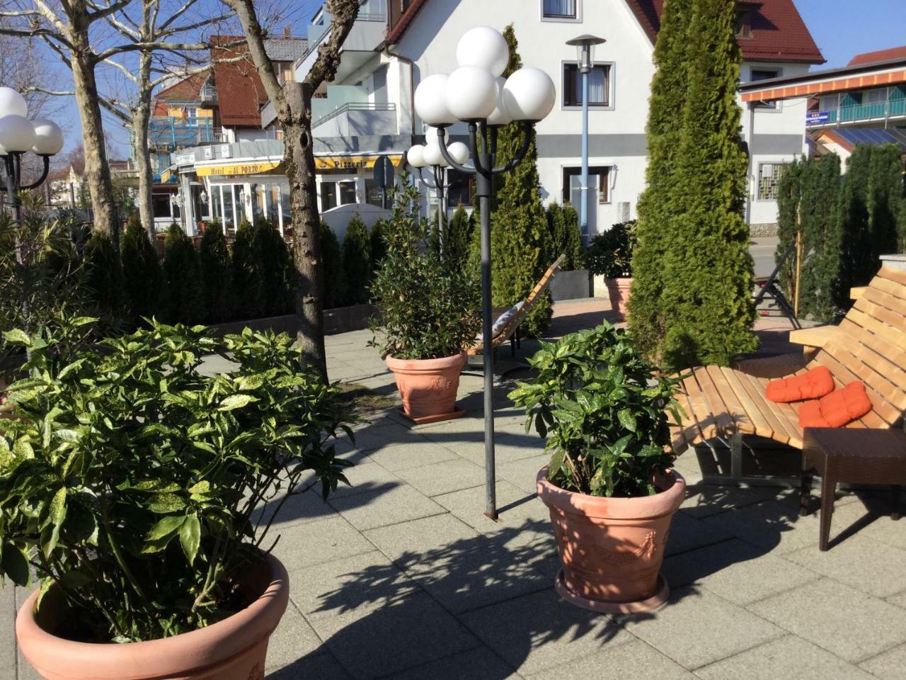 Hotel Knaus Am Hafen 울딘겐물호펜 외부 사진