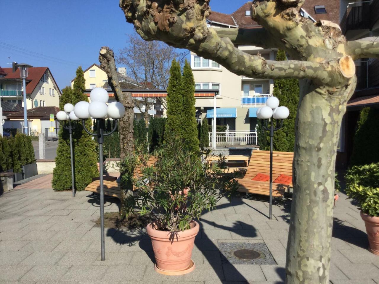 Hotel Knaus Am Hafen 울딘겐물호펜 외부 사진