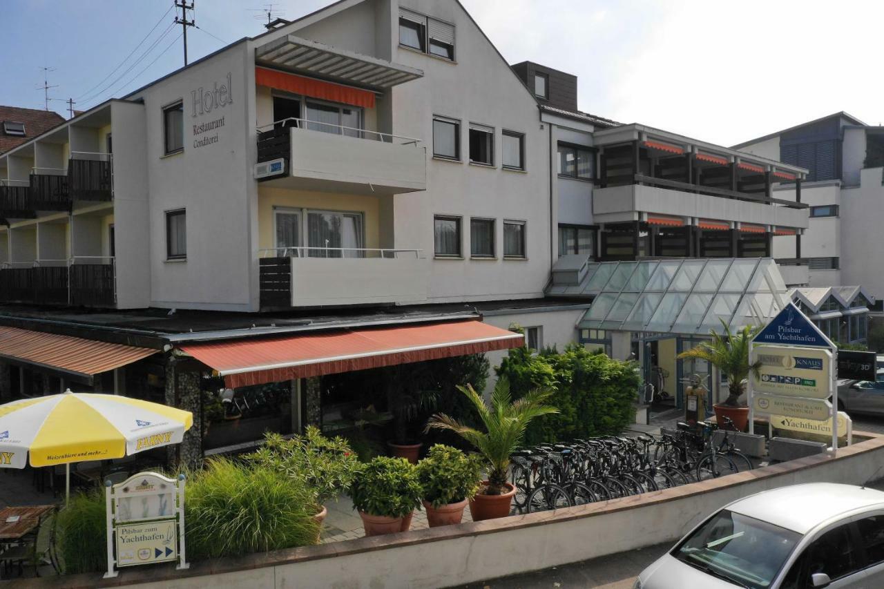 Hotel Knaus Am Hafen 울딘겐물호펜 외부 사진