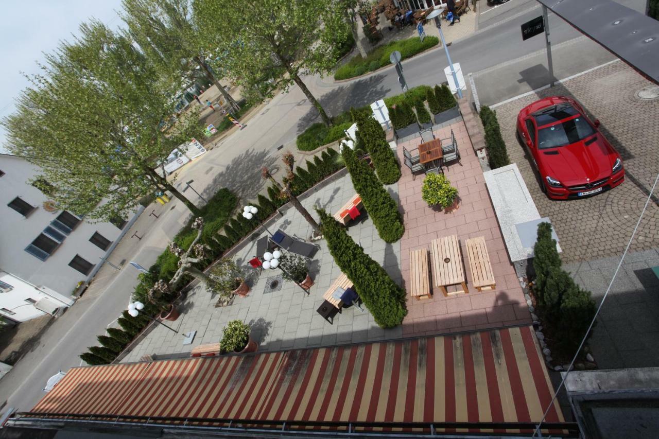 Hotel Knaus Am Hafen 울딘겐물호펜 외부 사진